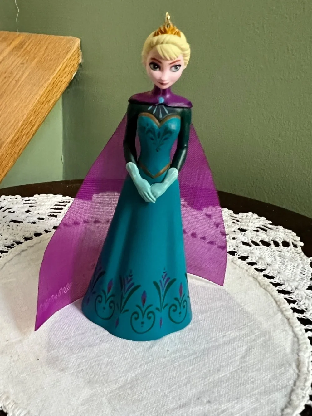 New In Box Hallmark “Coronation Day” 2017 ornament. DISNEY FROZEN FILM